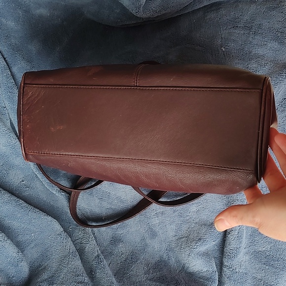 Vintage Etienne Aigner dark brown leather shoulder bag. EUC Preloved - Picture 6 of 16